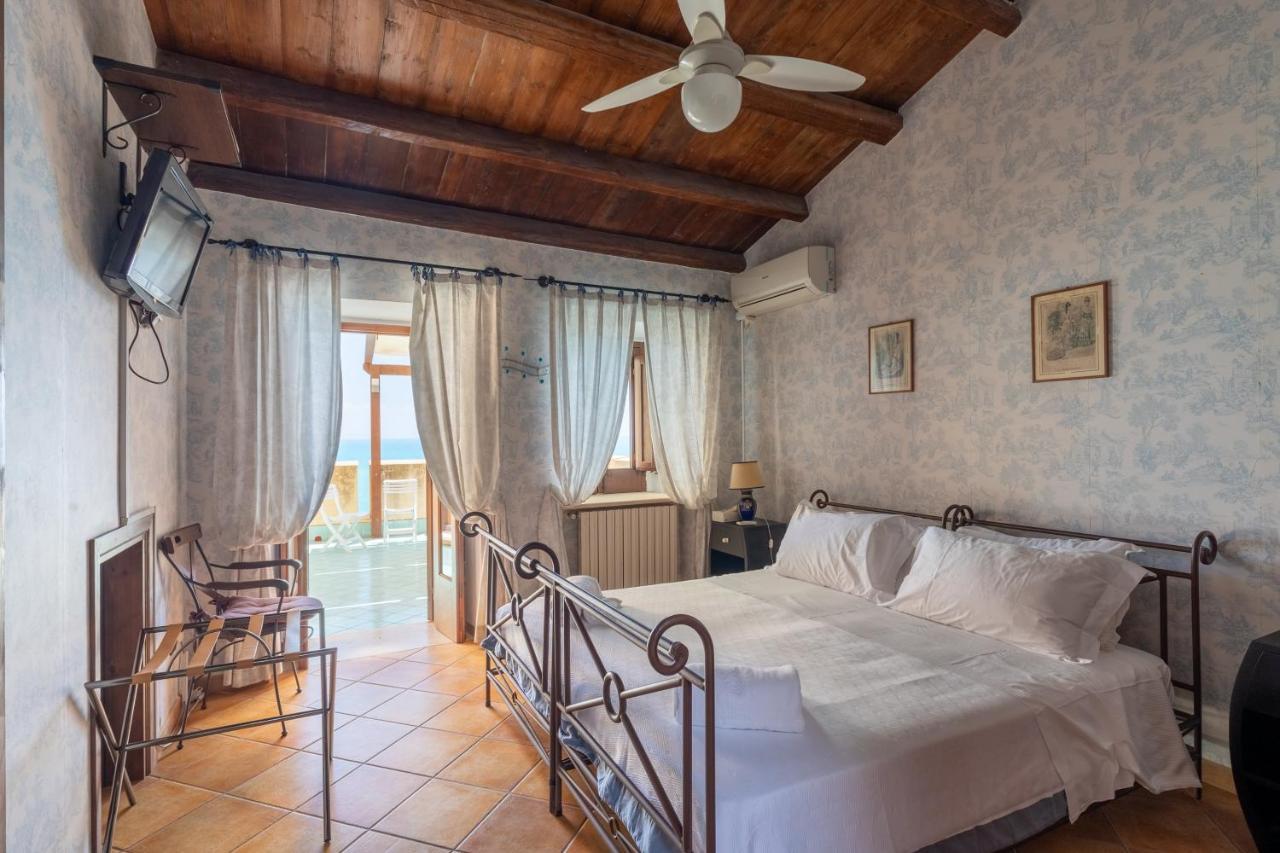 Castello Di Falconara Hotel Ликата Екстериор снимка